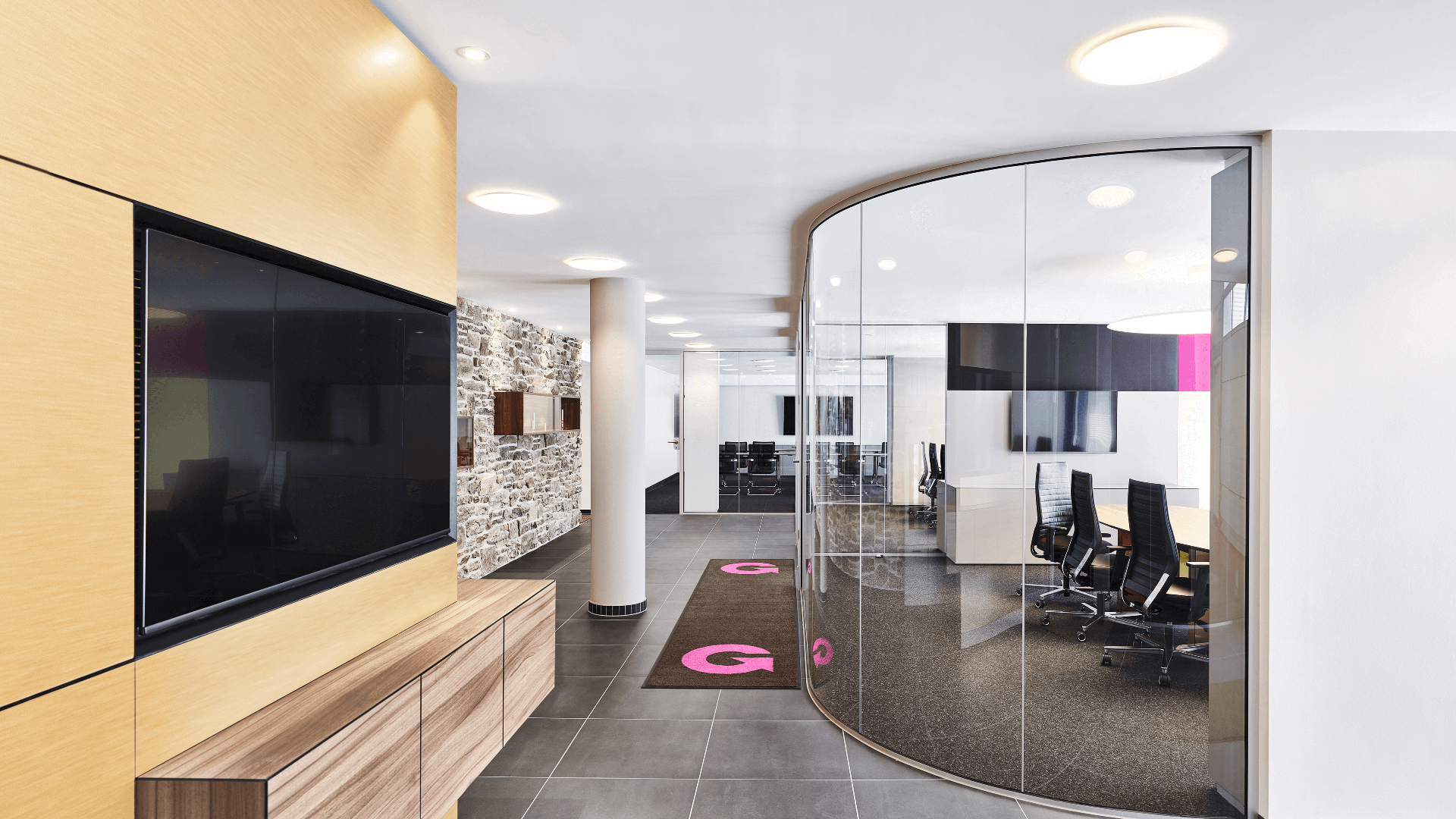 Blick in den Flur zu den Seminarräumen bei Grohe Technology